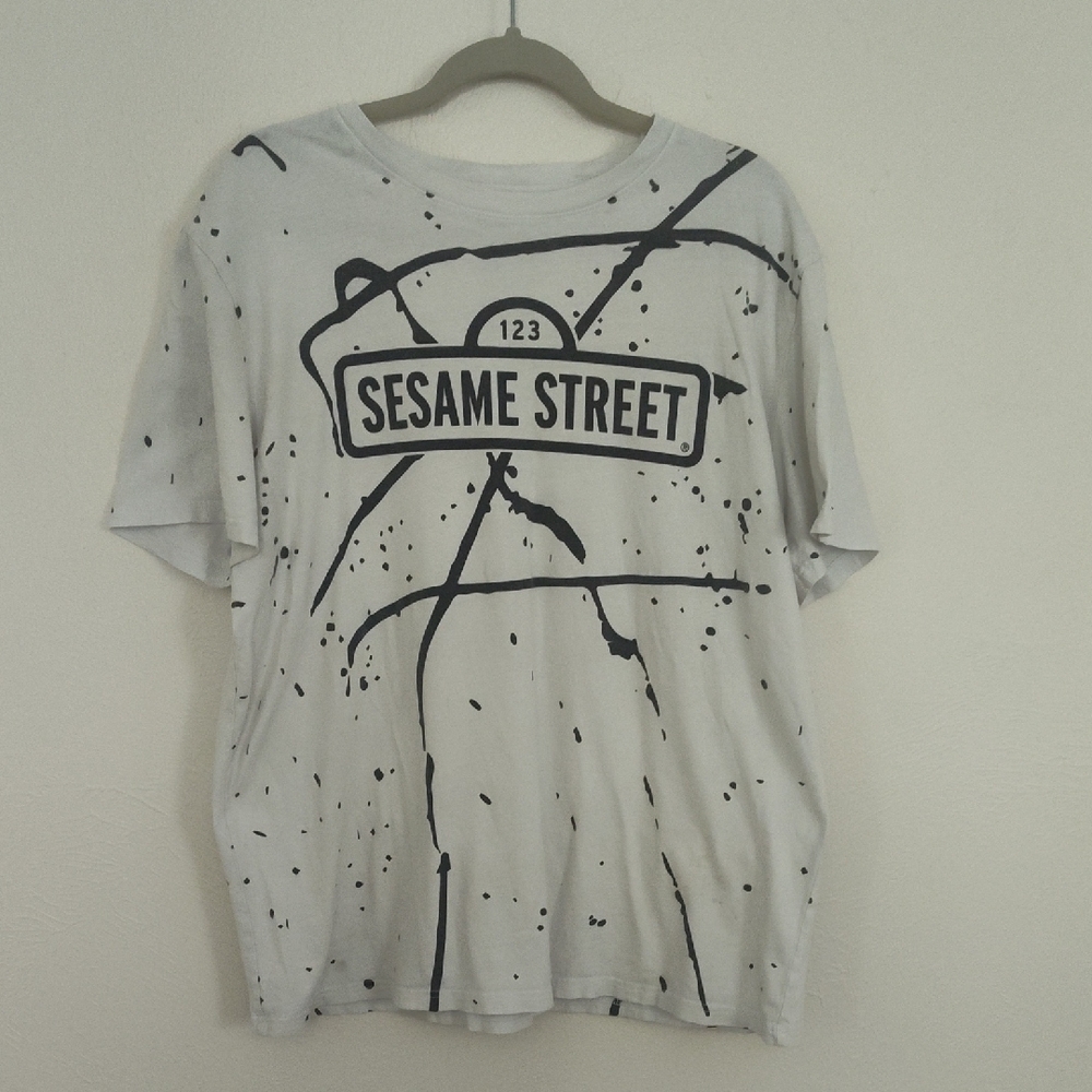 Sesame Street Gray Graphic Tee